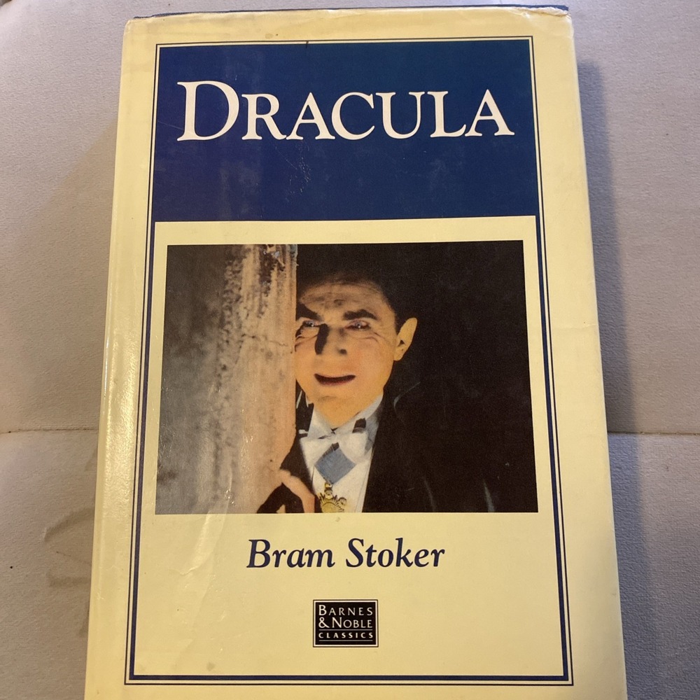 Dracula by‎ Bram Stoker - Barnes & Noble Hardcover (1992)